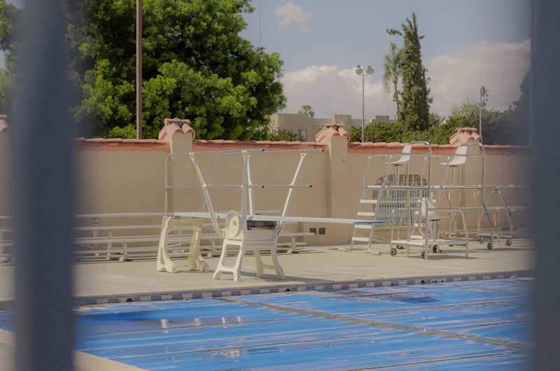 Bâche de piscine : protéger et économiser toute l&rsquo;année