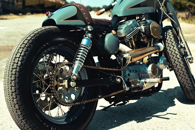 Pneumatiques moto : guide complet pour savoir quand, comment et pourquoi les changer